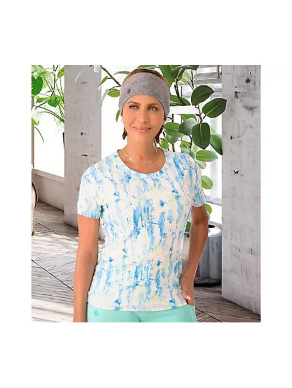 #1582 Gymwrap Everyday Scoop Neck Tee with High-Low Hem Size M